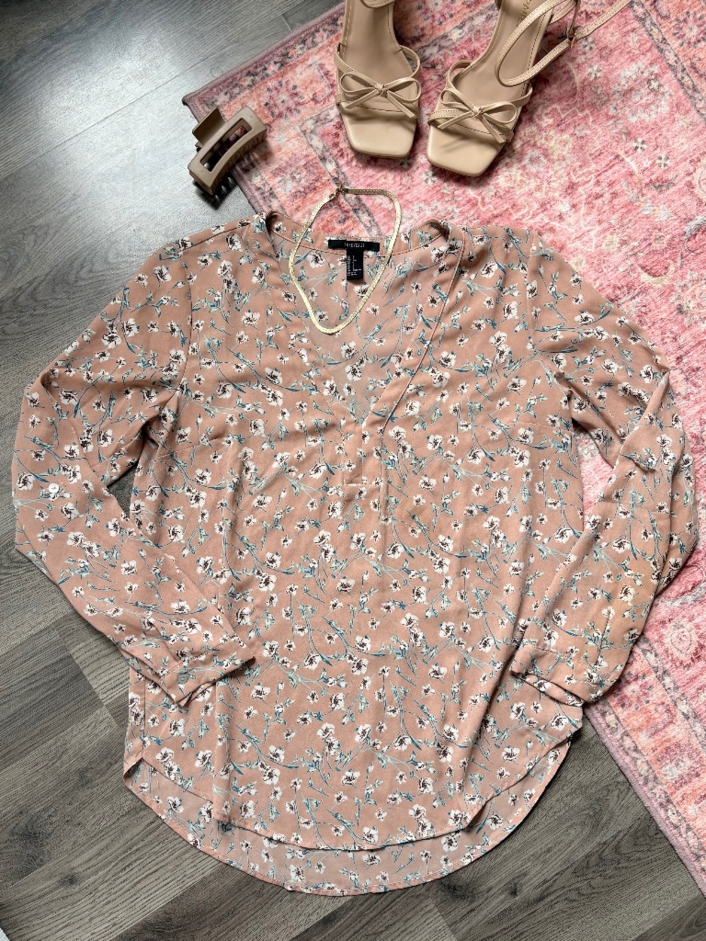 Floral Long Sleeve V Neck Blouse in Peach Size S Forever 21